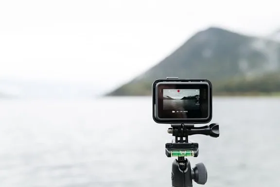 5 Essential Gadgets to Bring When Traveling