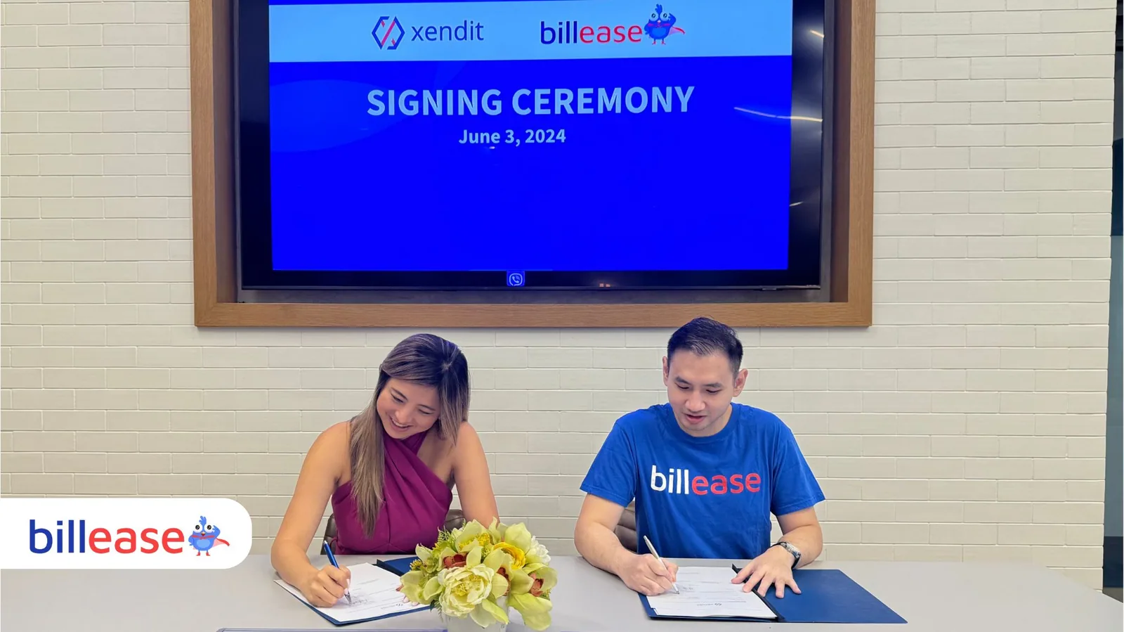 Xendit Managing Director Yang Yang Zhang signs partnership agreement beside BillEase Chief Finance Officer, Garret Go